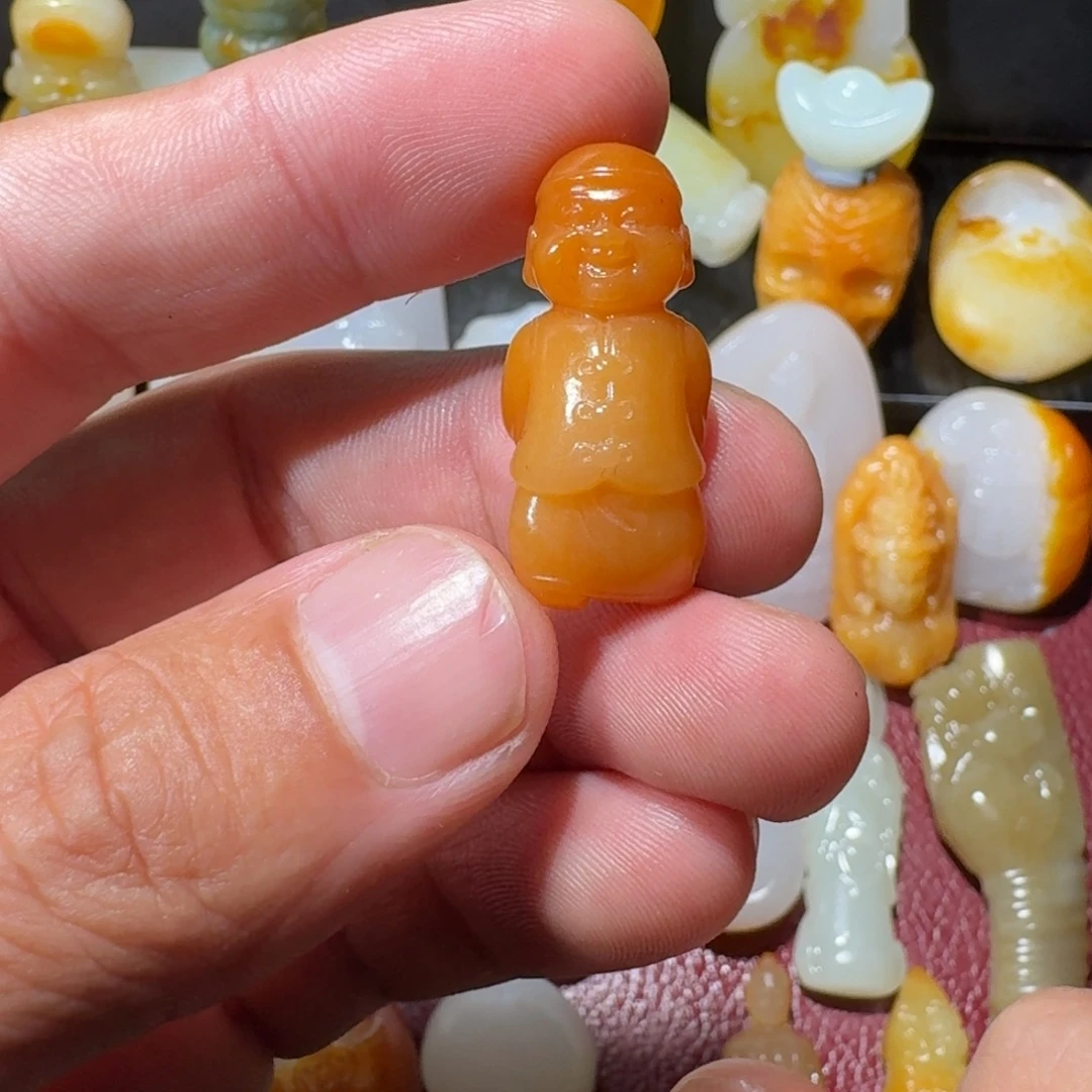 神***仆和田玉未镶嵌挂件