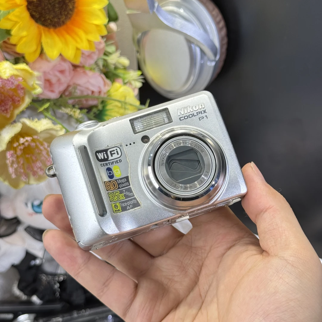 9新 Nikon/尼康 尼康p1冷白皮适合新手复古感滤镜多带配件