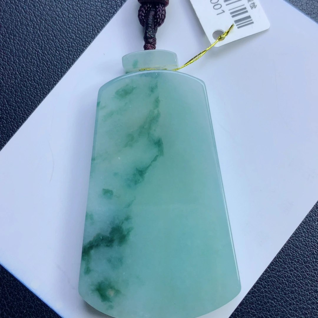 翡翠未镶嵌颈饰无事牌