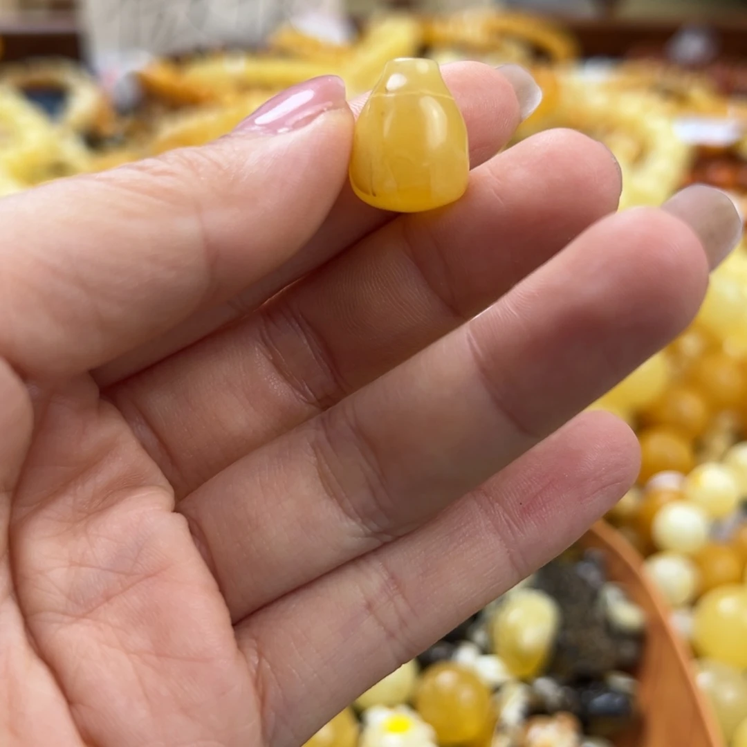 未镶嵌琥珀珠宝奇石