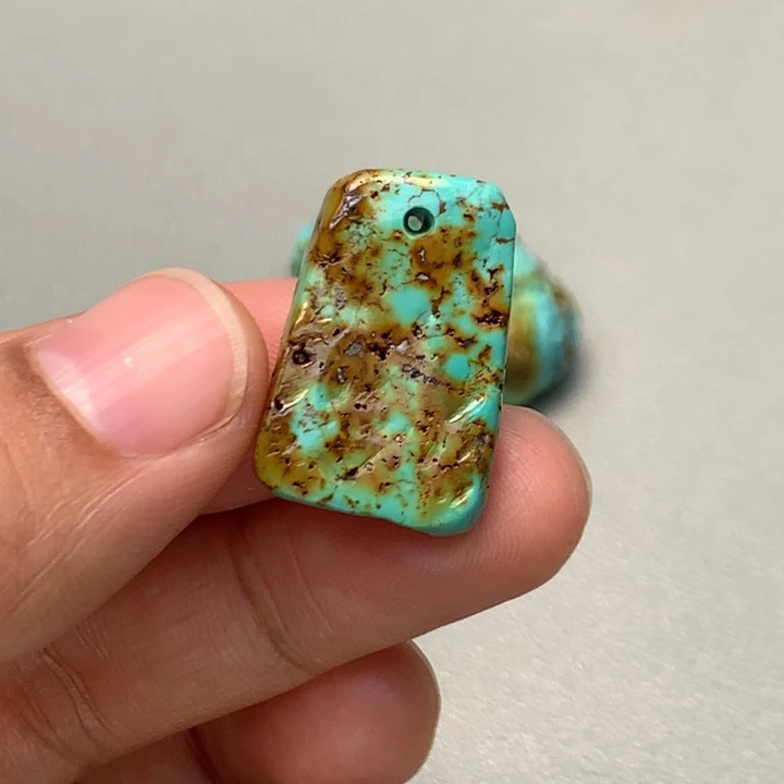 绿松石未镶嵌颈饰