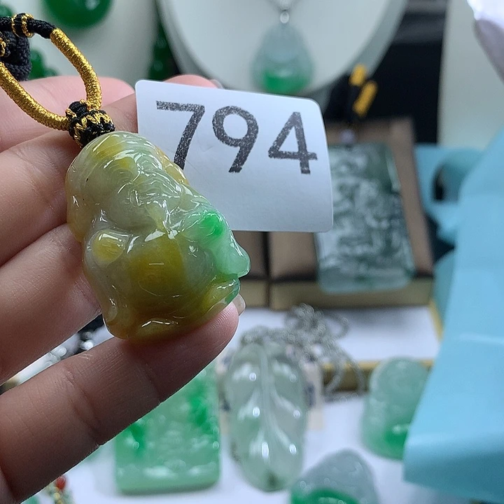 吊坠(赠链)未镶嵌翡翠