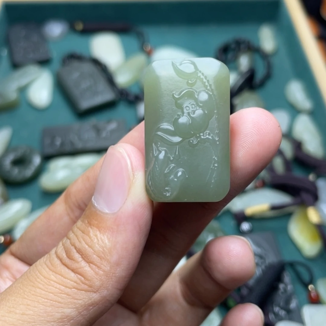 【闪购商品】颈饰未镶嵌和田玉D***o