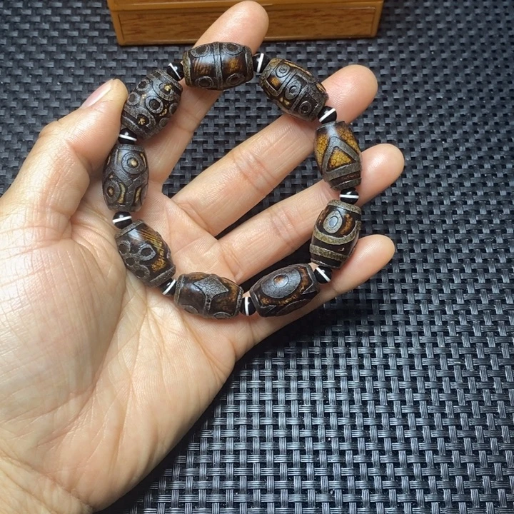 剑***。玛瑙/玉髓未镶嵌手链