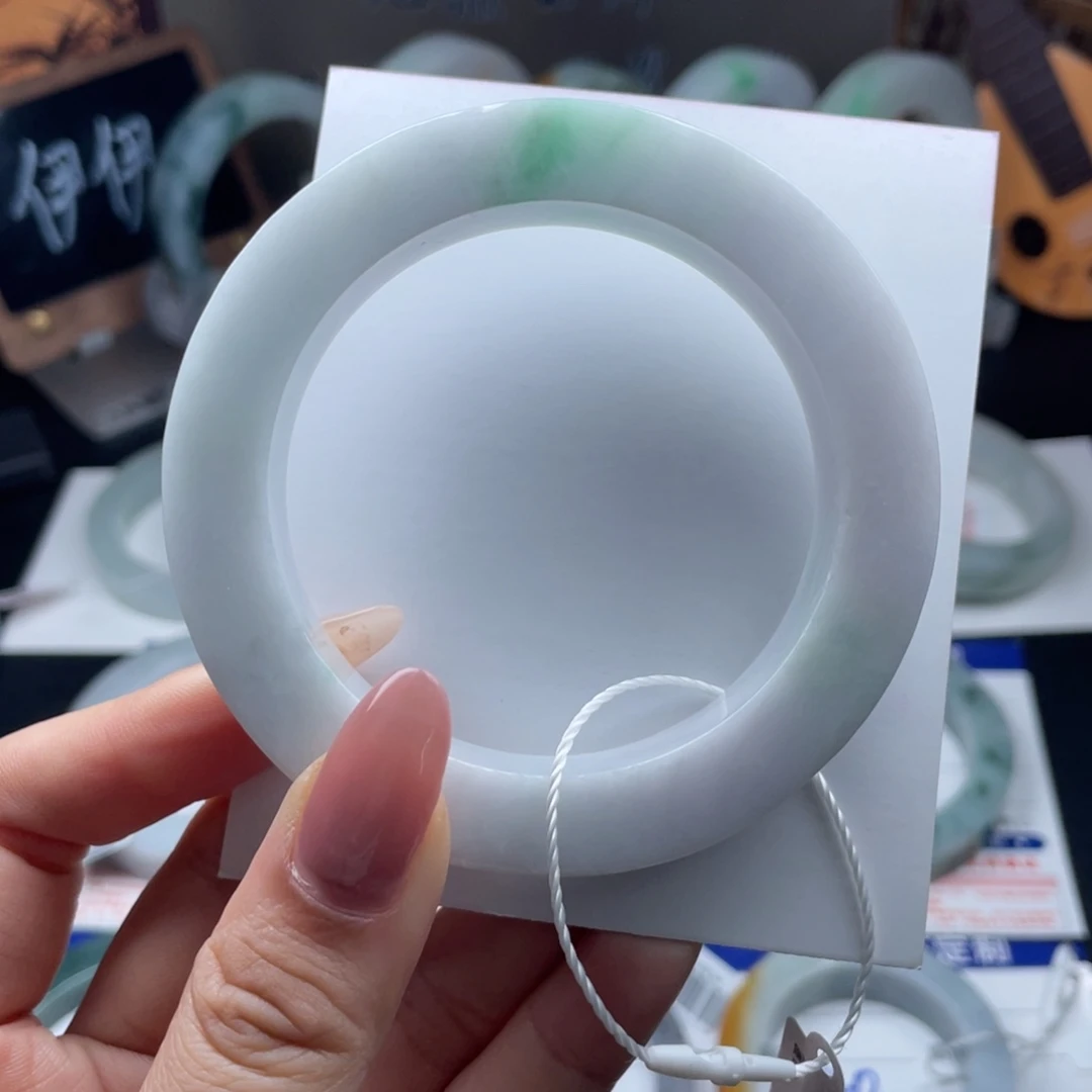 定制翡翠未镶嵌翡翠手镯基地质检发挥