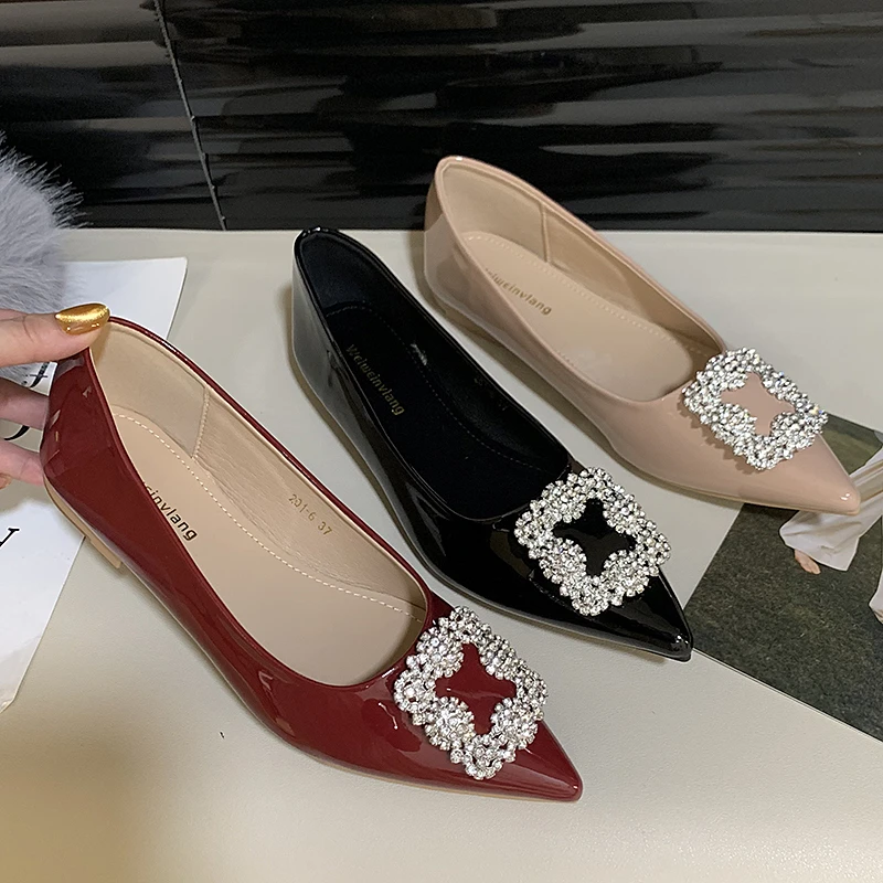 显气质尖头单鞋酒红色漆皮平跟女鞋新款水钻韩版百搭浅口平底鞋女