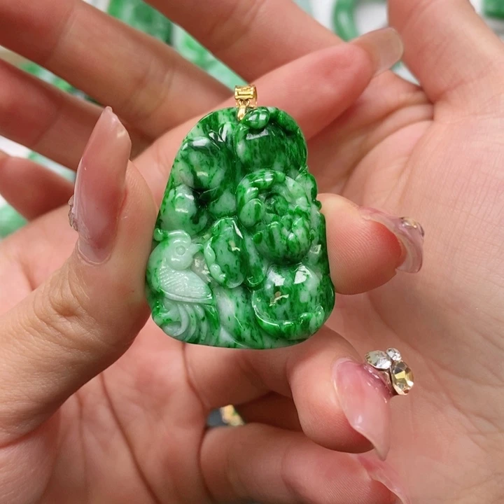 翡翠颈饰未镶嵌吊坠