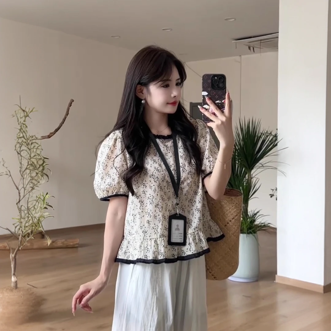 微胖MM大码拼接碎花衬衫减龄显瘦短袖气质INS蕾丝薄款泡泡袖上衣