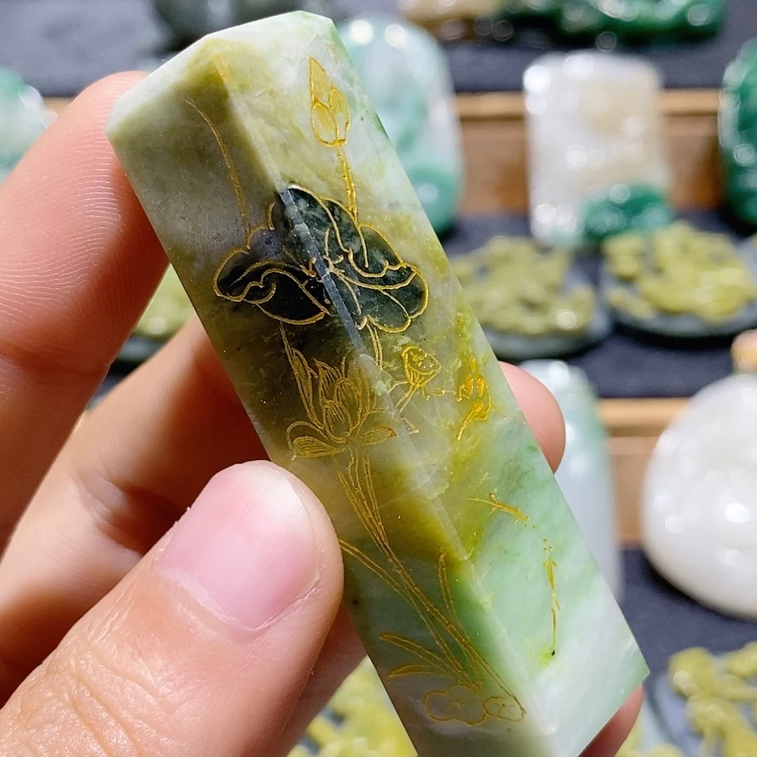 独山玉未镶嵌吊坠