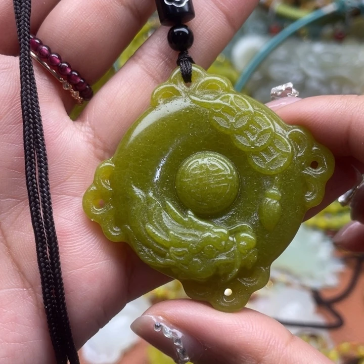 蛇纹石玉未镶嵌吊坠