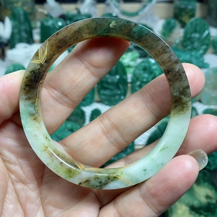 未镶嵌独山玉手镯