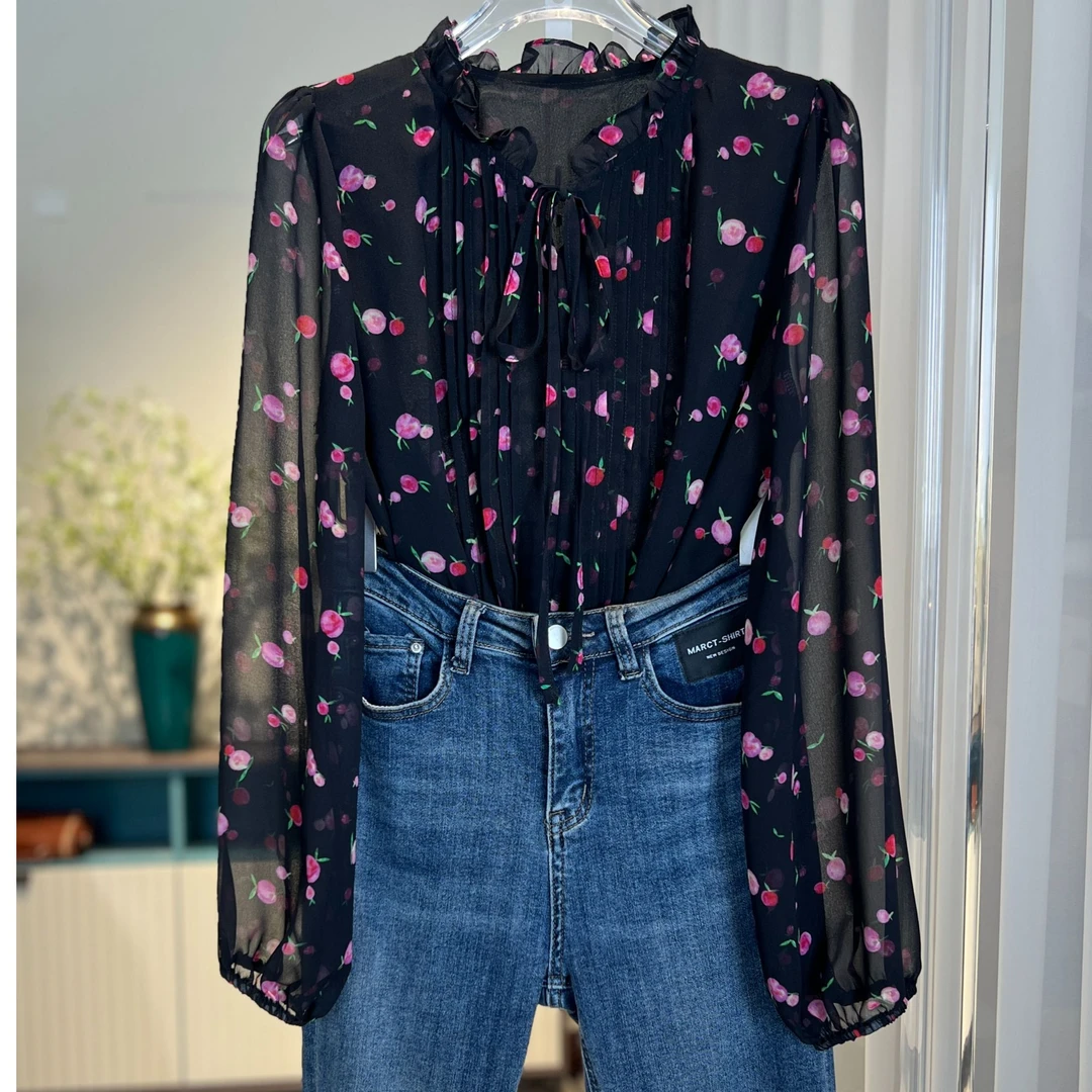 【蜜桃四季春】长袖木耳边重工秋季蓝色印花气质碎花显瘦V领衬衫