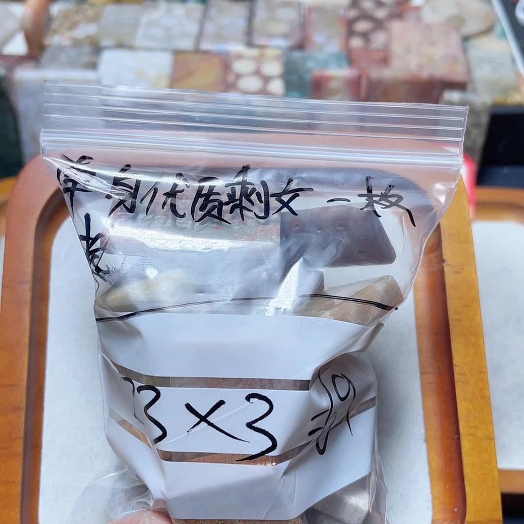 单***枚硅化珊瑚（珊瑚玉）合金颈饰