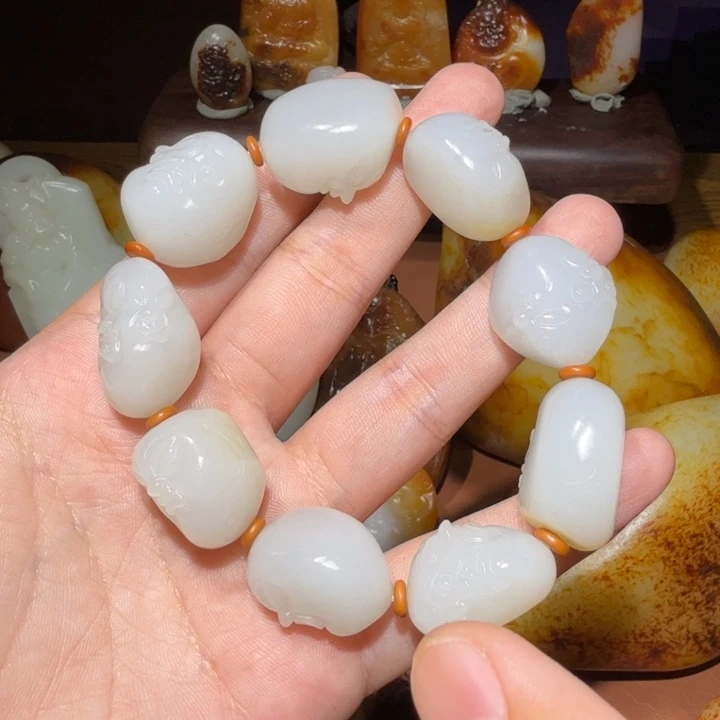 老****和田玉未镶嵌颈饰