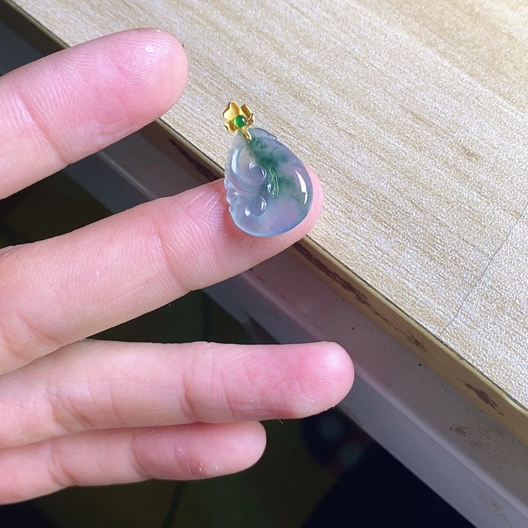 颈饰18K金镶嵌翡翠