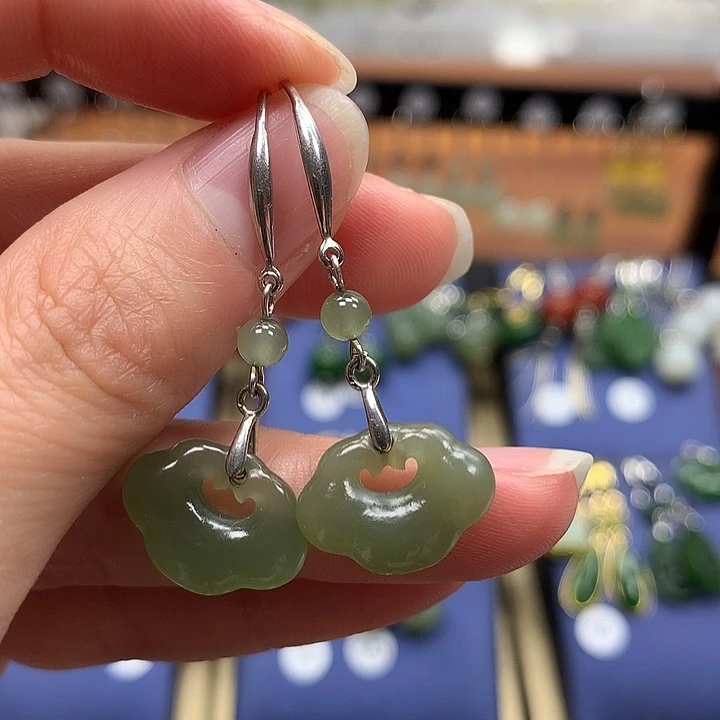 和田玉银S925镶嵌耳饰如意锁湖水绿