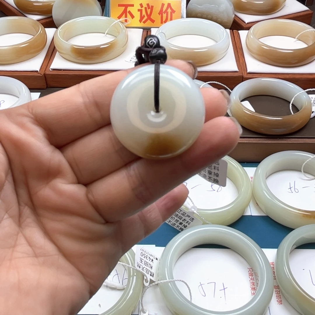 颈饰未镶嵌和田玉