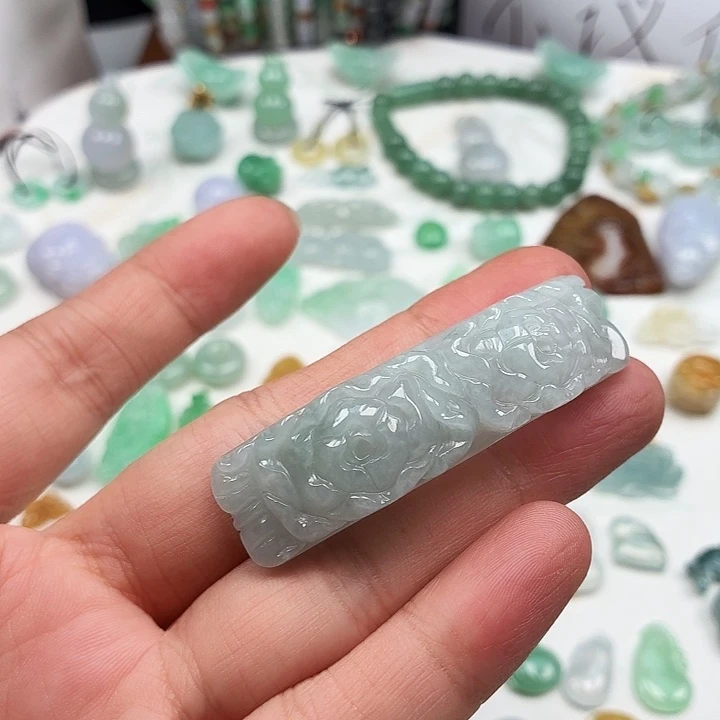 翡翠未镶嵌颈饰手牌