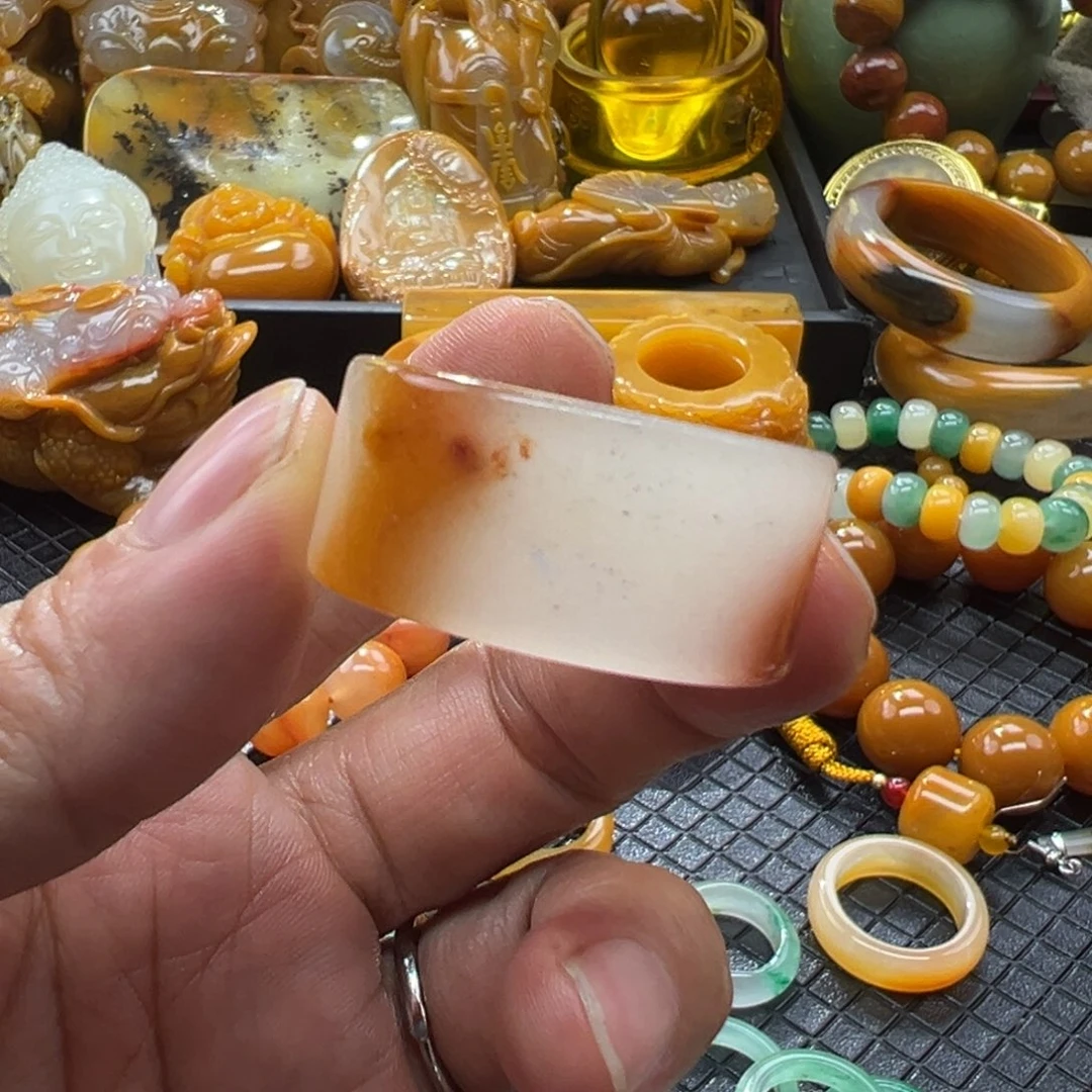 石英质玉未镶嵌颈饰