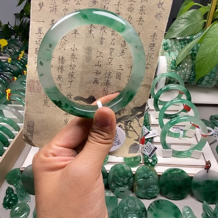 未镶嵌手镯石英质玉