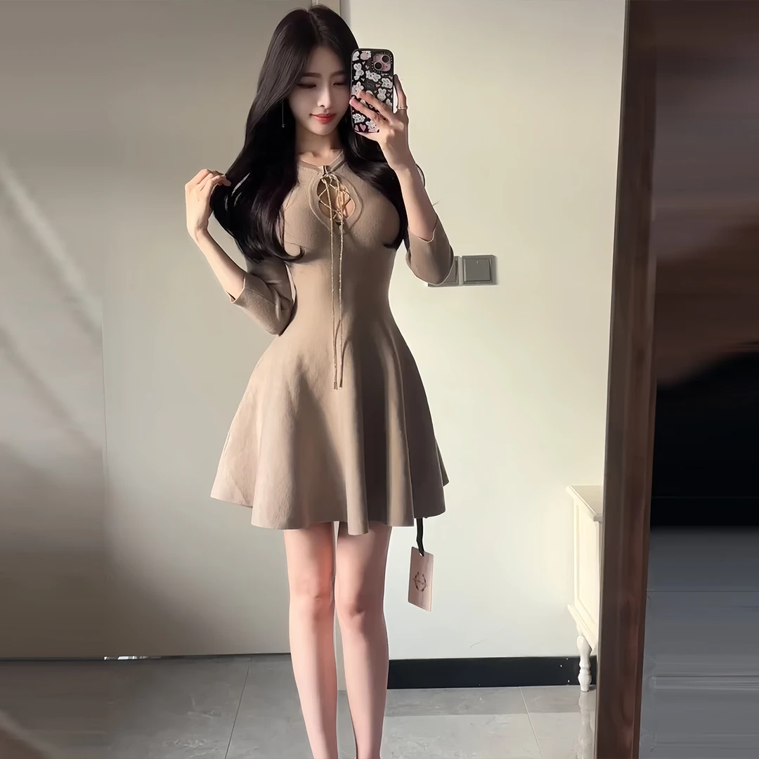 法式气质闪钻绑带镂空针织连衣裙女秋季新款氛围感收腰显瘦A字裙