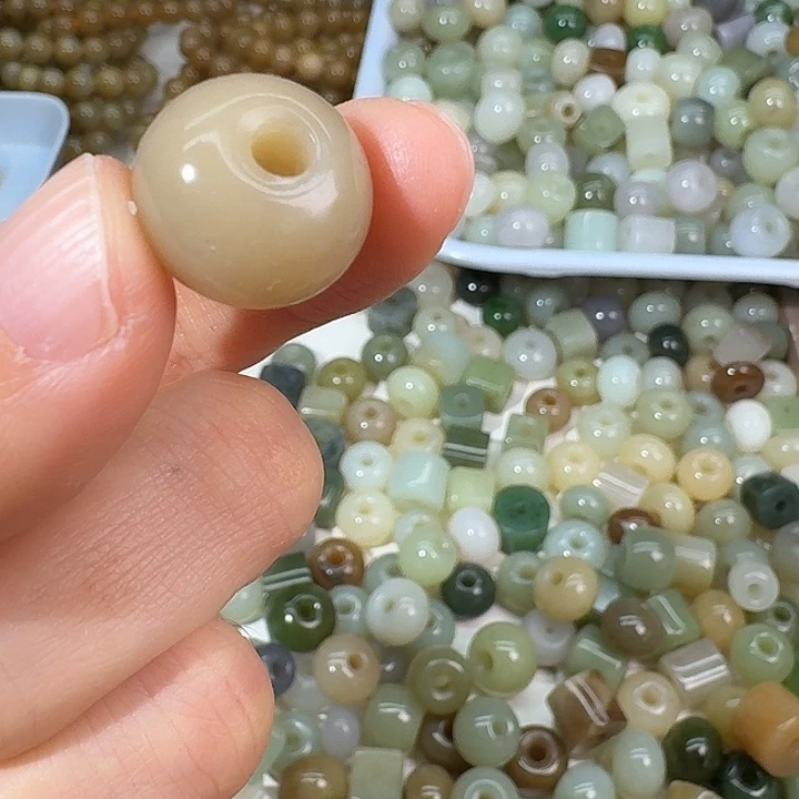 ****棠和田玉未镶嵌颈饰