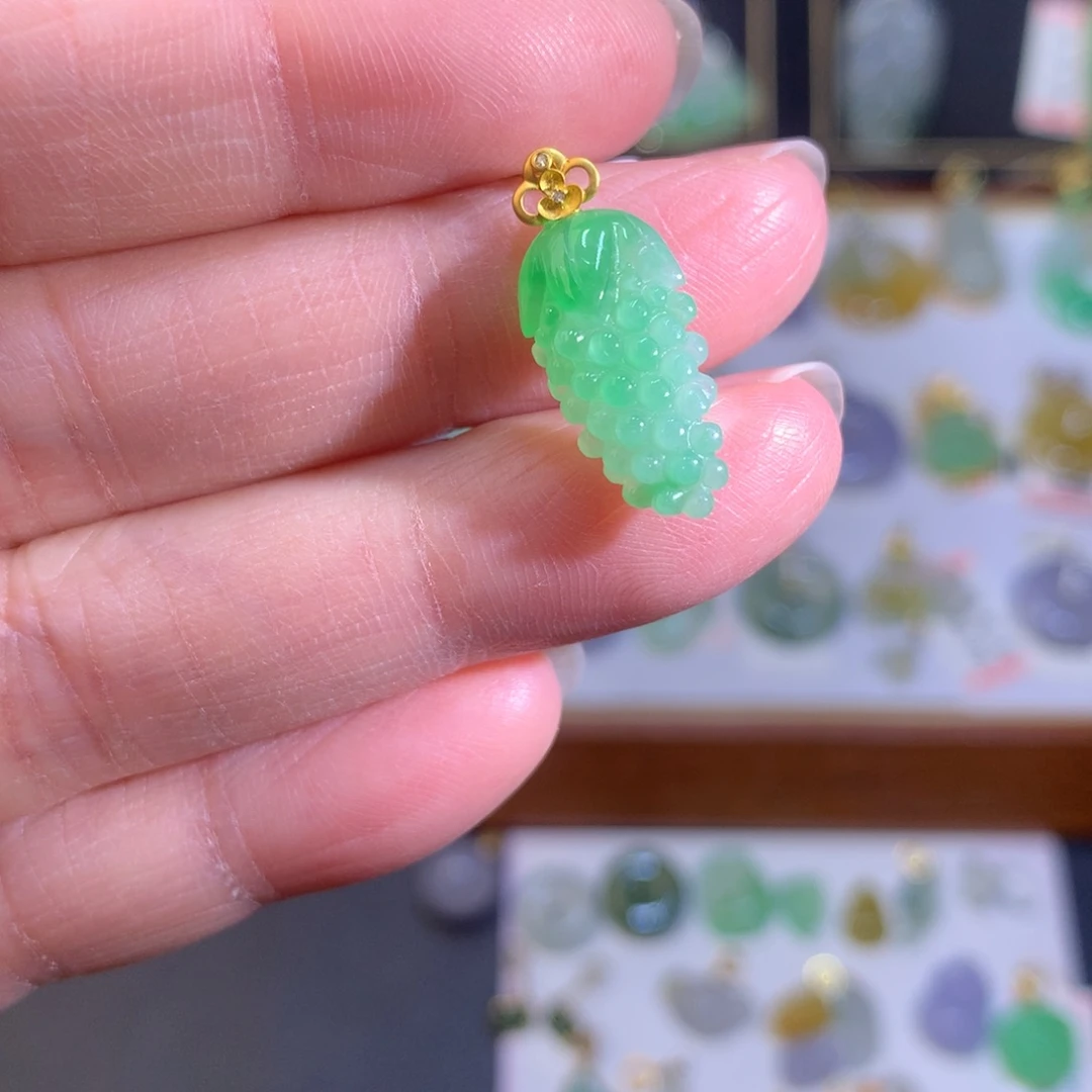 翡翠18K金镶嵌颈饰