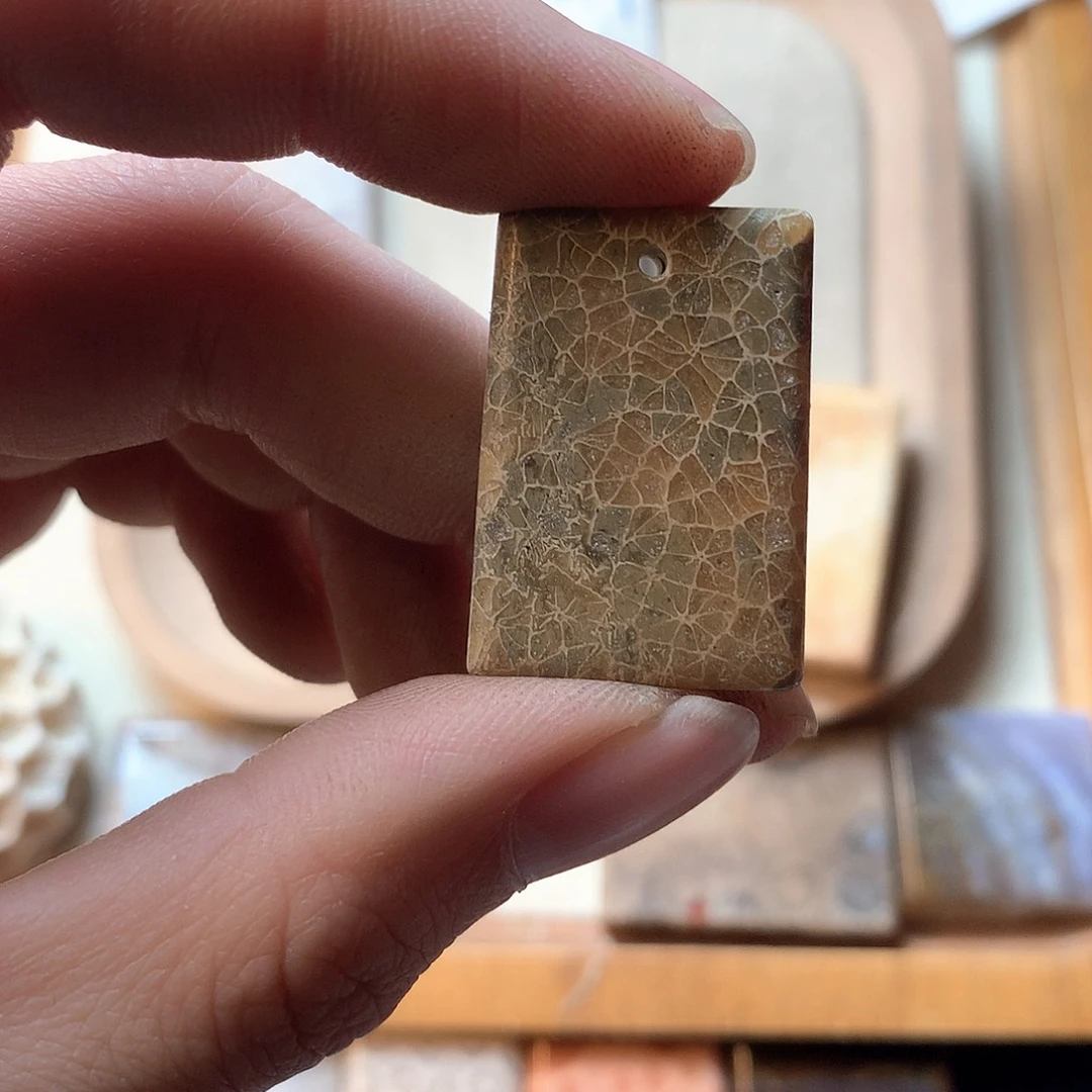 石英质玉颈饰未镶嵌莲