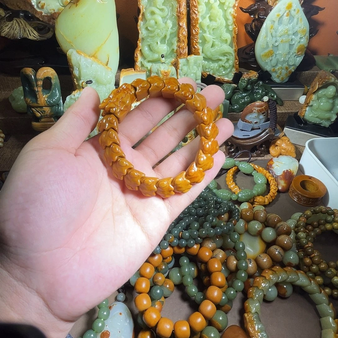 透闪石质玉未镶嵌珠宝奇石