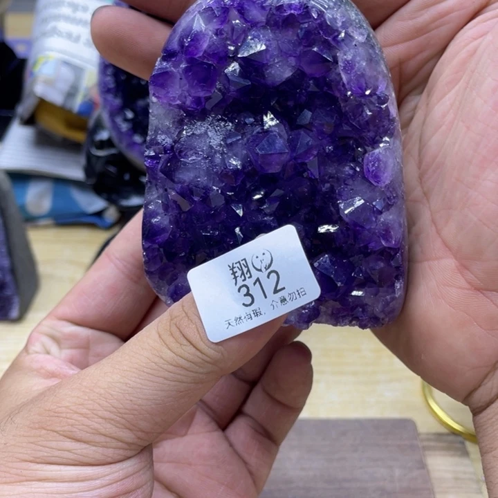 未镶嵌水晶大型摆件（非配饰）
