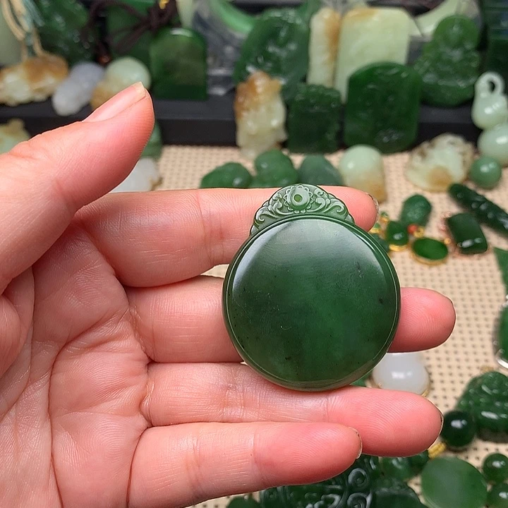 和田玉未镶嵌颈饰幽**伈