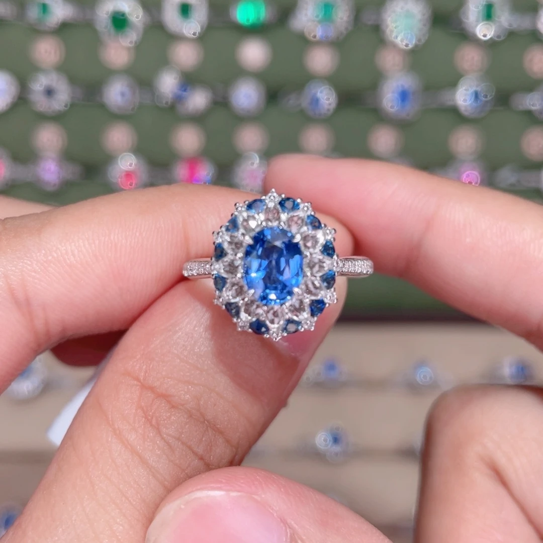 蓝宝石戒指18K金镶嵌1.8ct 两用