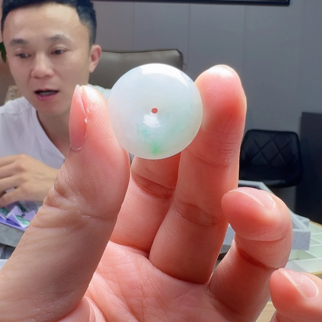 翡翠未镶嵌吊坠(不含链)?*?天然