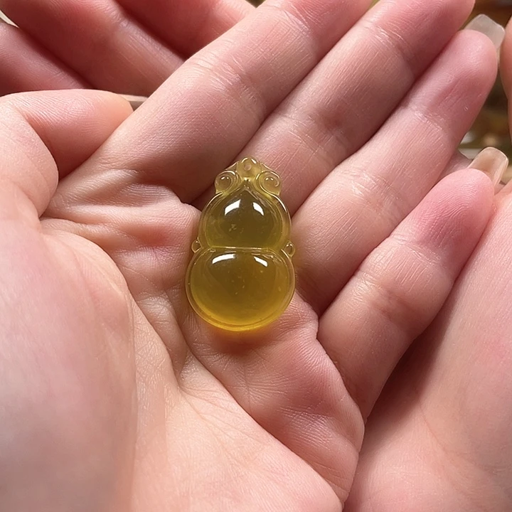 蛇纹石玉颈饰未镶嵌熊***觉