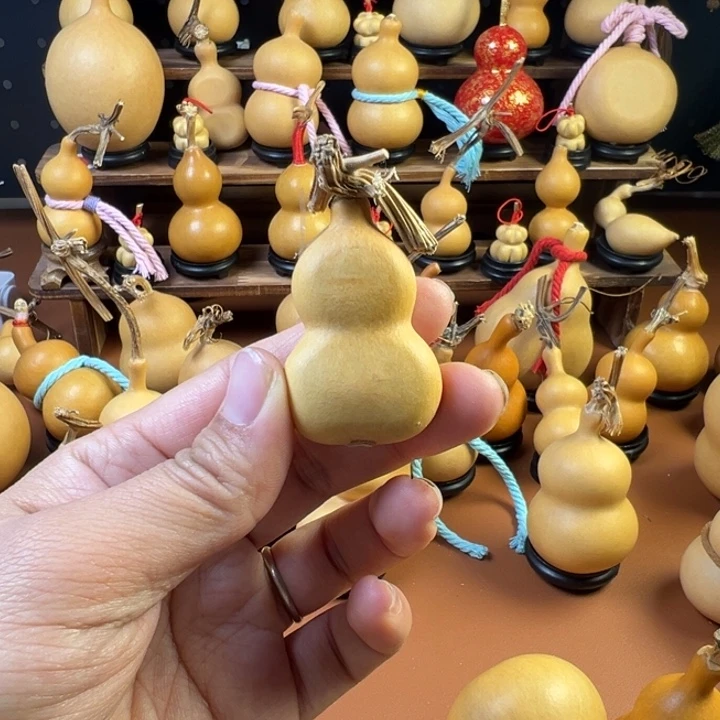 奶瓶夹扁手把件摆件