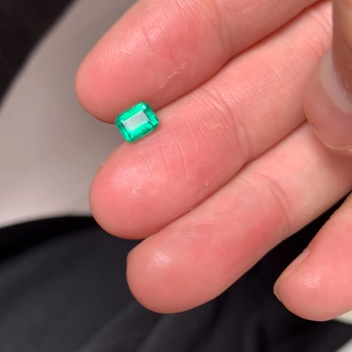 祖母绿裸石未镶嵌