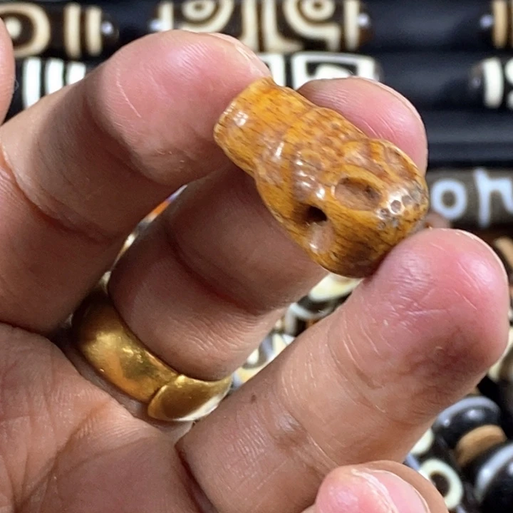 只买单纯的吊坠，没带链子，属的性质。