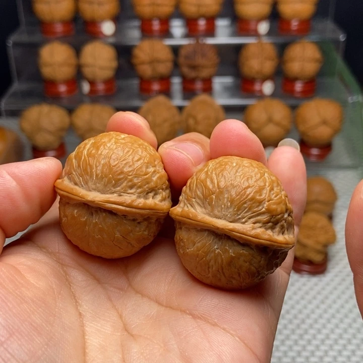 嗷***虎文玩核桃把件蛇皮球9