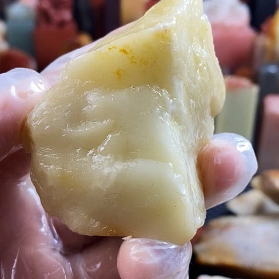 寿山石炙*草寿山芙蓉原石毛料