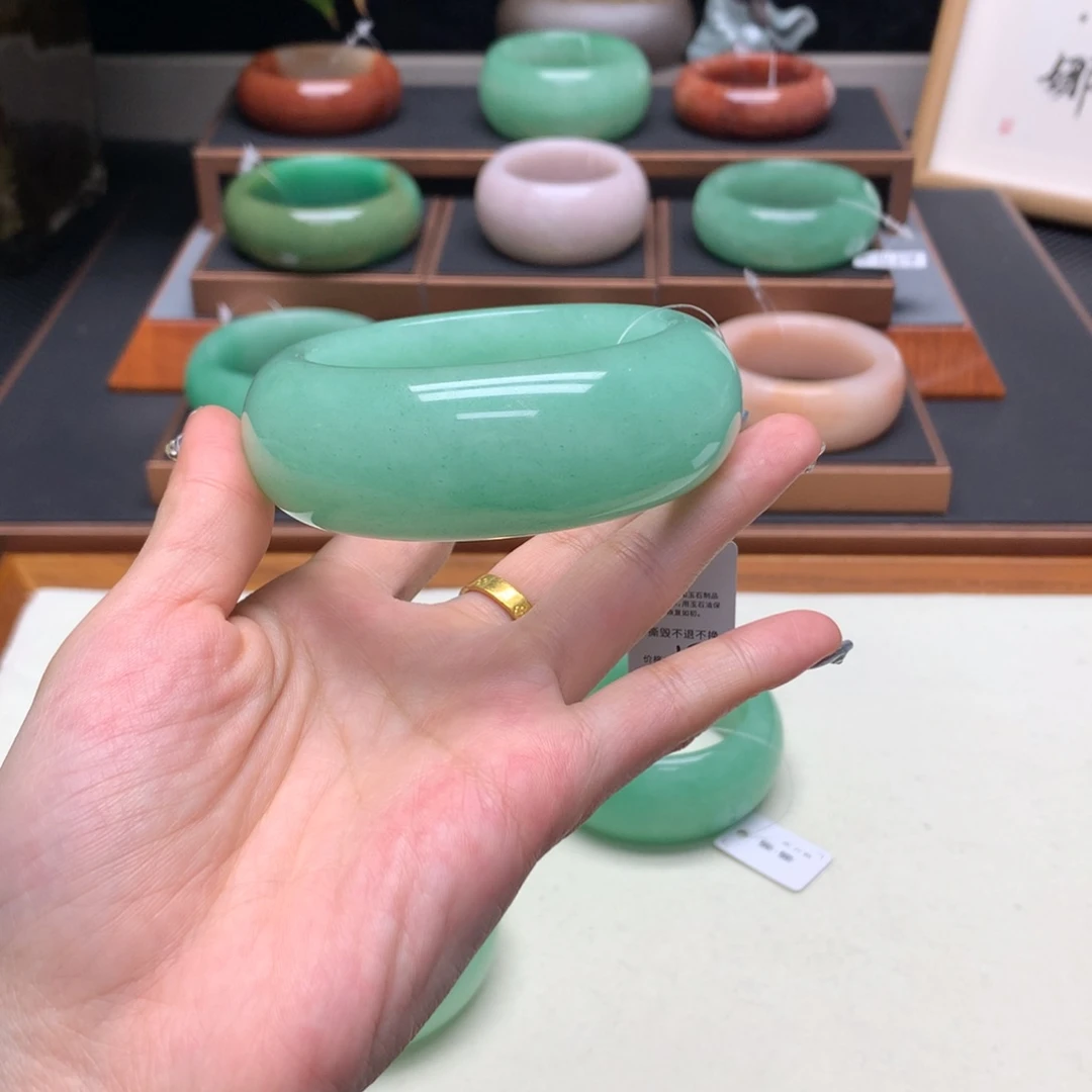 英***子石英质玉（非洲翠）未镶嵌舍
