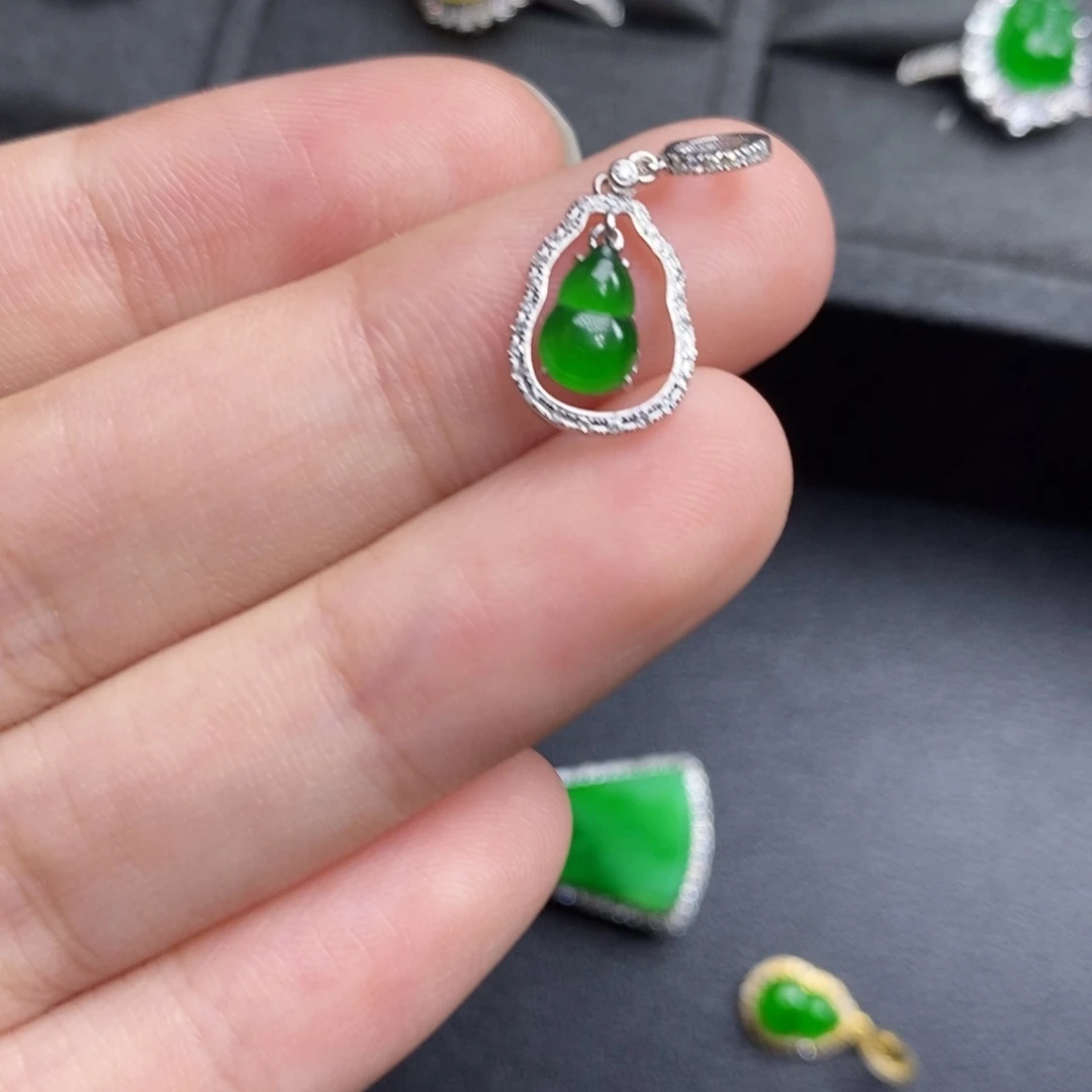 翡翠18K金镶嵌颈饰18Ｋ金葫芦吊坠