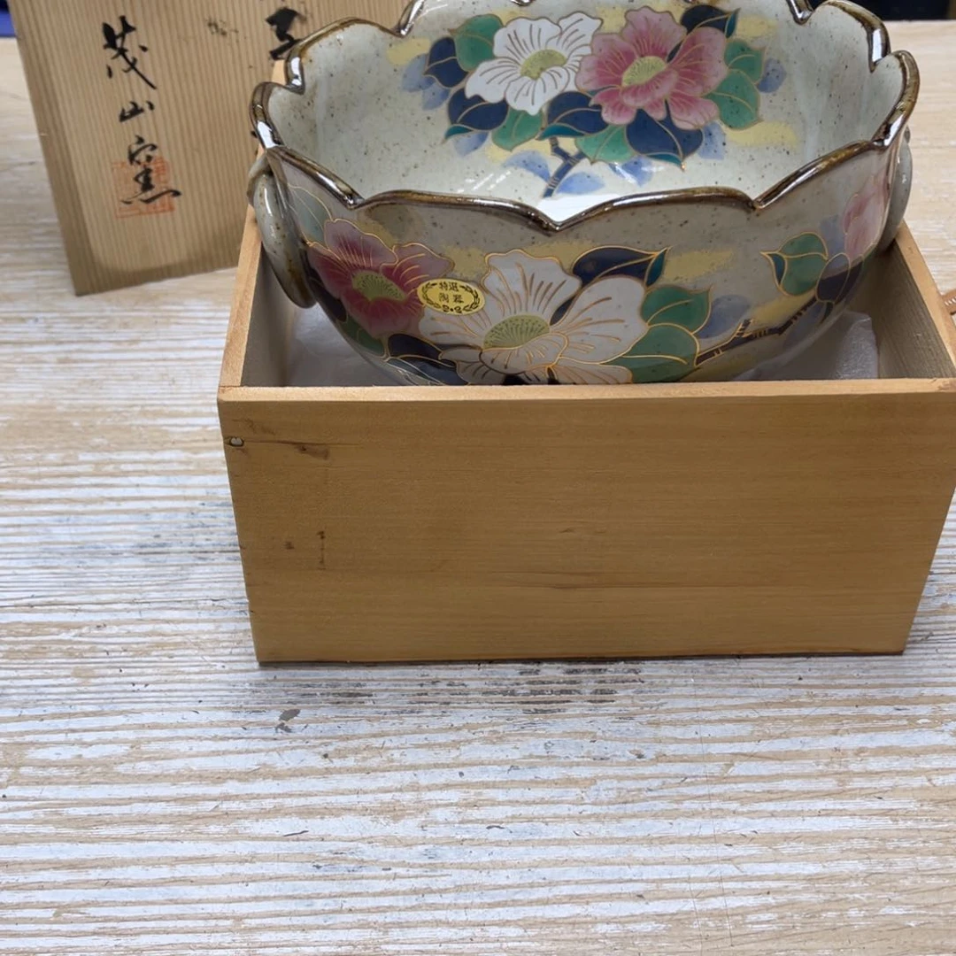 瓷片王*某密密麻麻地排列着一个