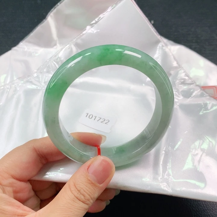 翡翠手镯未镶嵌轮胎03