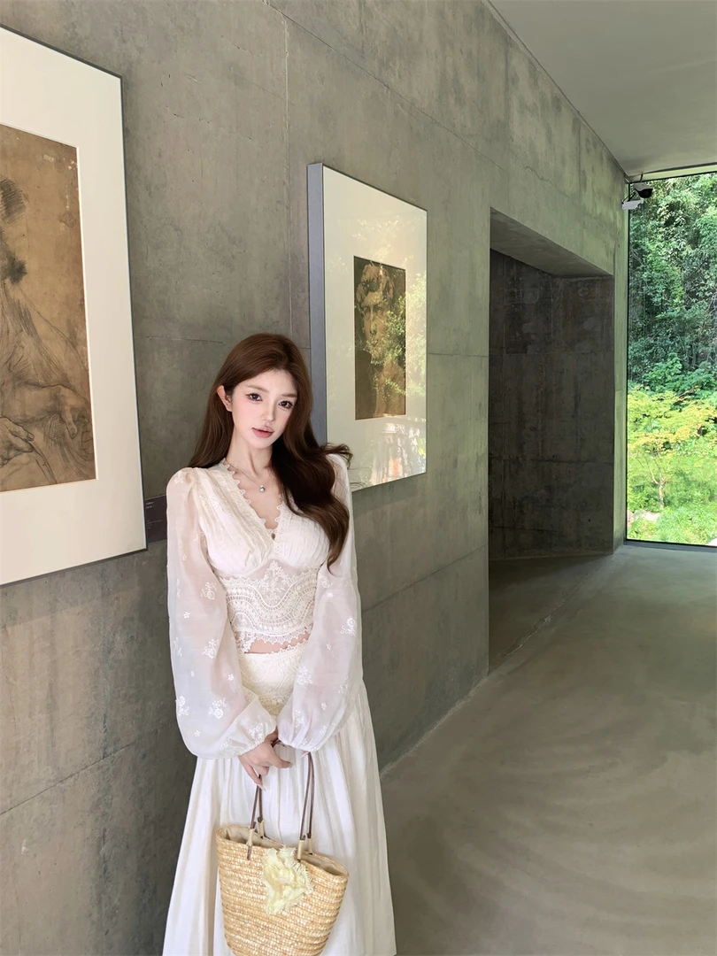 初秋新款川西旅游穿搭度假风套装网红炸街爆款流行老钱风时尚女装