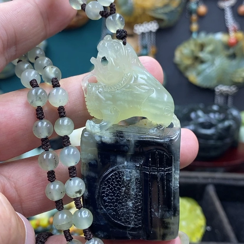 【闪购商品】蛇纹石玉未镶嵌吊坠