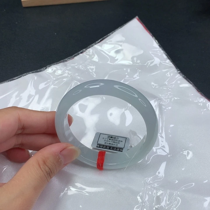 翡翠手镯未镶嵌5656575757