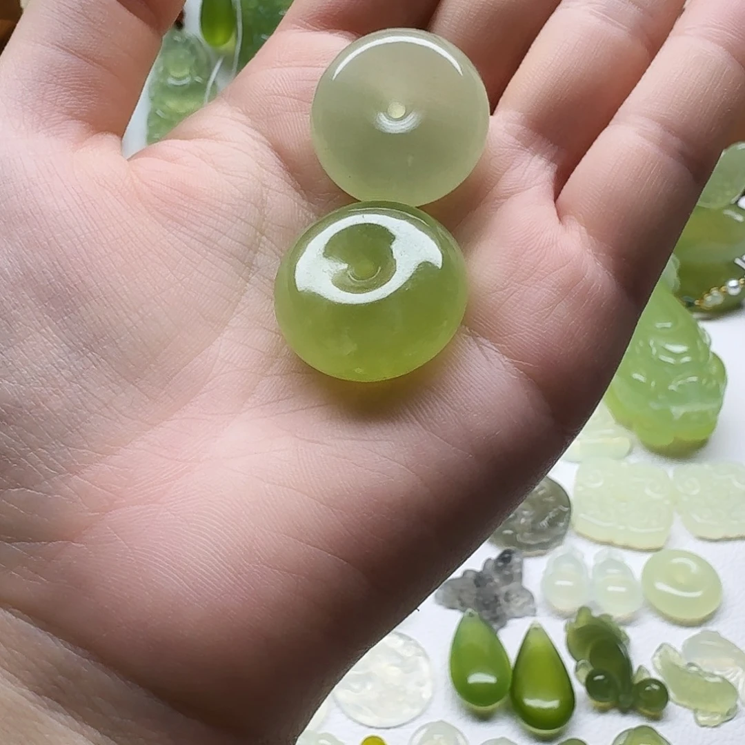 合金蛇纹石玉颈饰随机一个