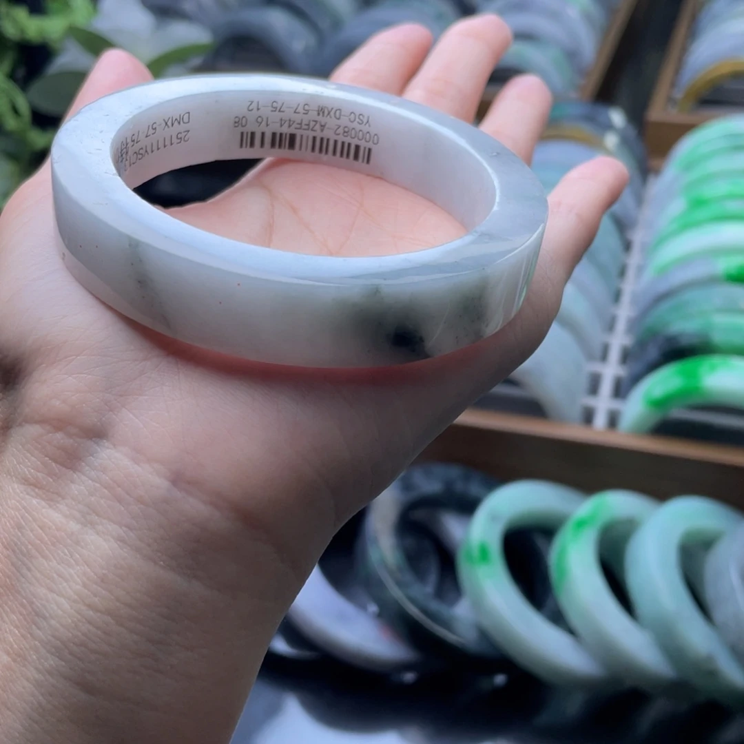 定制翡翠未镶嵌翡翠手镯定制