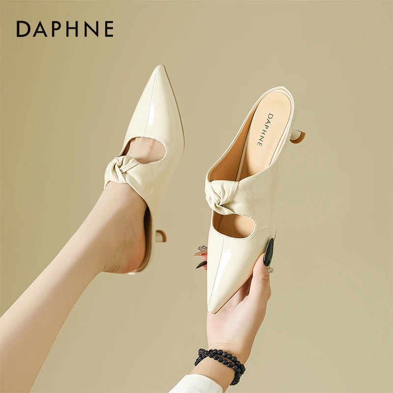 达芙妮包头半拖鞋女2025秋新款小众设计晚晚温柔尖头懒人法式凉拖