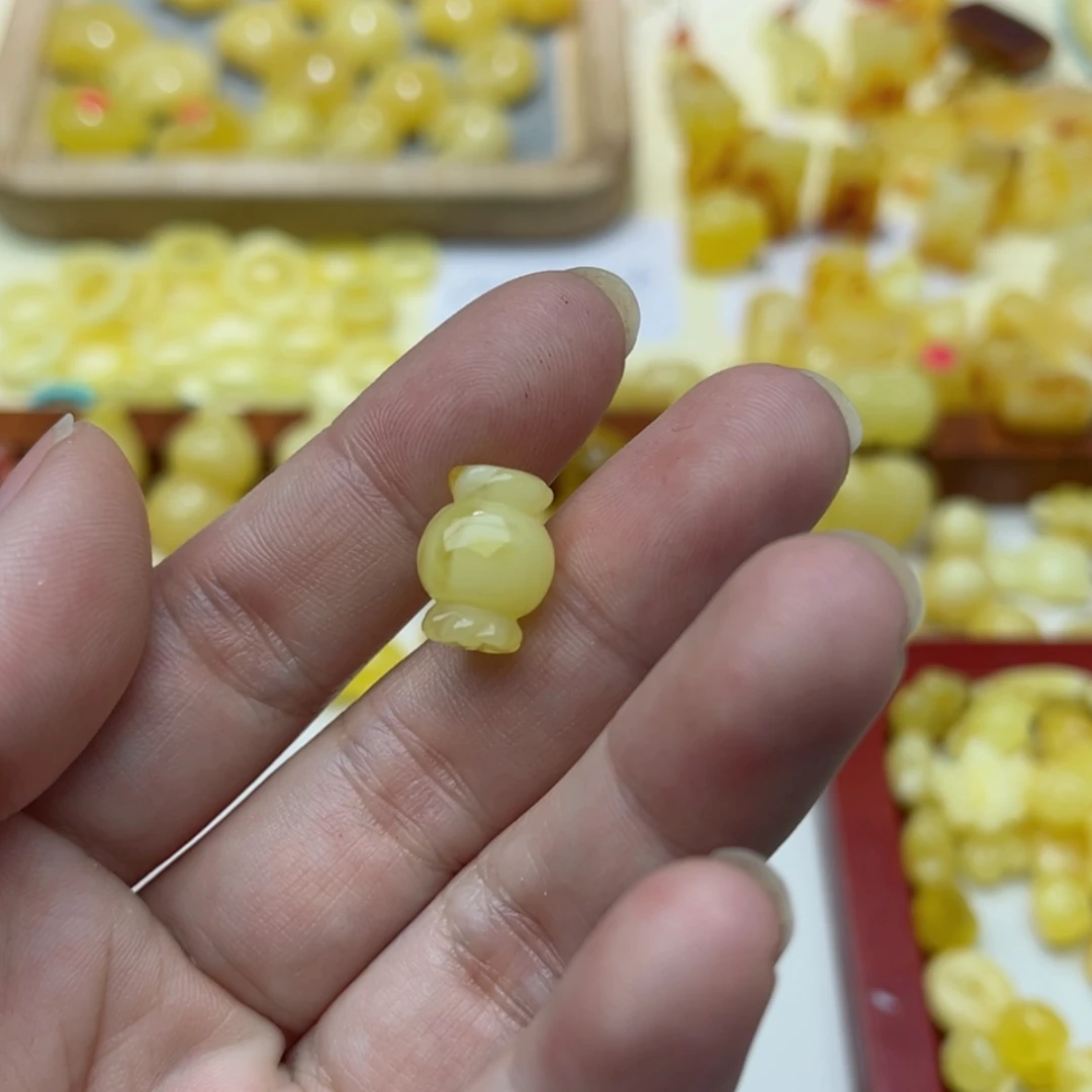 【闪购商品】蜜蜡裸石未镶嵌配饰